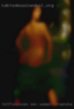 Hot,fun,loves women in Roanoke, VA sex with other females.